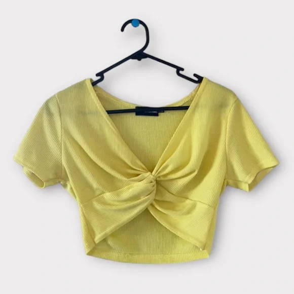 Pretty little thing crop top Worn a few times... - Depop